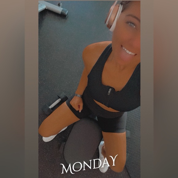 𝐖𝐞𝐥𝐜𝐨𝐦𝐞 𝐭𝐨 𝐦𝐲 𝐜𝐥𝐨𝐬𝐞𝐭!🤍 - Picture 5 of 11